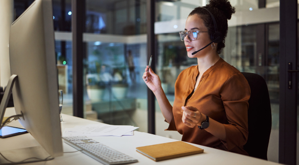 licensed insurance agent on the phone with a patient after completing health insurance agent training